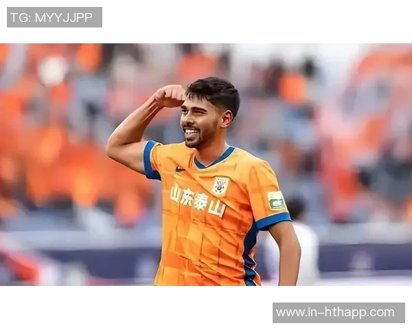 马德鲁加重返巴西踢野球并向市长赠送泰山球衣传递友谊与热情